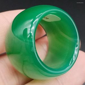 Ringos de cluster Certificado Chinês Green Green Agate Mão esculpida Anel interno 21.90mm