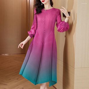 Lässige Kleider steigende Plissee Long Bud Ball Kleid Kleid 2024 Miyake Elegante Frauen O Hals Laternenhülle Loose Holiday Midi Vestidos