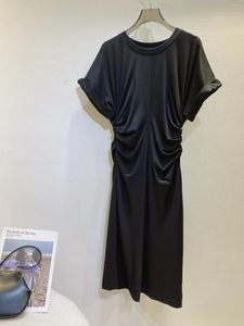 Festklänningar i midjeless veckad svart klänning avslappnad mångsidig mode 2024 sommar