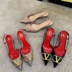 Designer High Heels Womens High Heels Point Toe Shoes Classic Metal V Buckle V Shoes Naken Black Red Matte Thin 35-44
