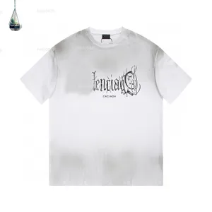 2024 TEES MENS DESIGNERS TASHIRT MAN GUARLA DEGUATURA CHIRTE CON IL MAGLI IN MAGLI A MAGLI SUGGERIMENTI CAMIRI EVERSIMENTE SIMPI