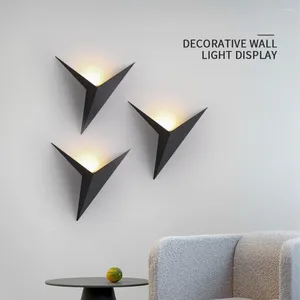 Lampa ścienna 1PC Nowoczesne minimalistyczne światła kształtu trójkąta 3W AC85-265V Proste oświetlenie nordyckie lampy LED w pomieszczeniach Światło salonu