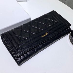 Caviar Calfskin Leather Designer Bolsa de cartão neutro portátil Alta capacidade Bolsa de hardware dourado Hardware de couro Bola acolchoada clássica Doulde dobra 19x10cm