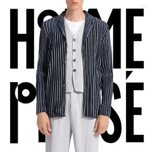 Men's Suits Miyake Original Casual Suit Men 2024 Spring Loose Light Business Jacket Japanese Retro Striped Pleated Cardigan Tops