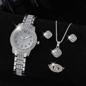 Armbanduhren 4pcs Frauen Luxus elegantes Legierungskristall Handgelenk für Damengeschenk Quarzlegierung Strass -Brazelet Montre D240430