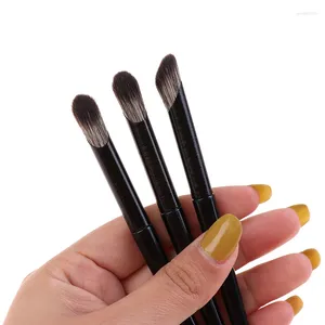 Escovas de maquiagem Brush de contorno de contorno do nariz de iluminação cosmética para Mini para círculos escuros Puffless