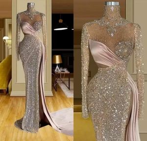 2022 SIDA SPLIT SEXY SMERAMAIT PROM Dresses Sparkly Crystal Beaded High Neck Long Sleeve Evening Downs Women Arabic Special Endan 6694109