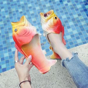 Тапочки 2024 Fish Fashion Внешняя ношение летние девушки шлепанцы творческая пара смешная пара рыб в форме рыбы
