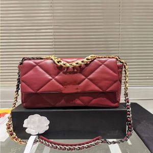 Bolsa de malas de luxo Bolsa feminina Bolsas Designer Cadeia de bolsa feminina embrulhada Material de couro Estilo exclusivo Tabela de ouro preto Crônica Casual Ajpo