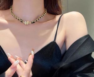 Moketler Kolye Deri Zinciri Manyetik Kolye Yüksek Tasarım Moda Kadınlar039S Jewelry3628791