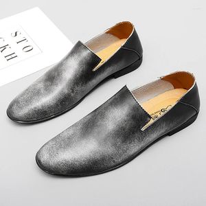 Casual Shoes Personlighet Män Utformar läder Mens Loafers Moccasins Lätt slip på lägenheter Comfy Pointed Toe Driving