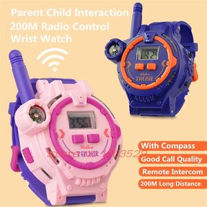 Bambini esterni Interagtion Toys Watch Interphone 200m Remote Intercom LED LED incorporato in bussola orologio Walkie Kids Toy 240419