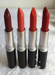 2020 Nuovo rossetto opaco M Makeup Lustre rossetti retrò retrò rossetti opachi sexy 3g 25 colori rossetti con nome inglese9043527