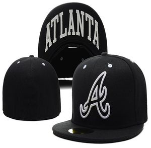 2020 NEW Men039s Braves ha montato i cappelli da baseball in nome di colore nero con il nome della squadra sportiva piatta brim chiusa un pezzo1321503