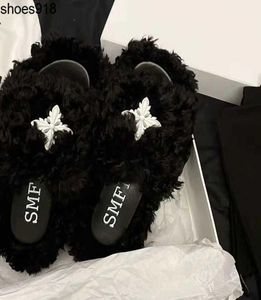 2022 Nya höst- och vinter SMFK Plush Slippers Cross Pattern Wool Slipper Women Wear Black Thick Soles5288878