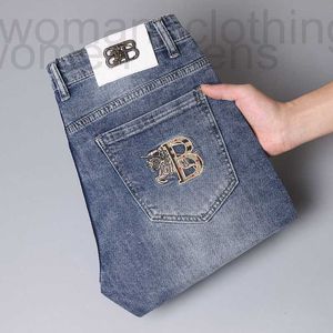 Мужские джинсы дизайнер дизайнер 2023 Новые джинсы мужская легкая роскошная корейская версия тонкая эластичная маленькая нога для похудения P7WQ 1S14