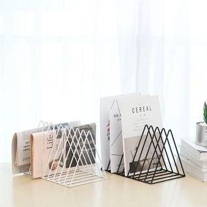 Nordic smidesjärn Creative Triangle Bookhelf Iron LP Record Rack Triangle Book Magzine Holder Desk Record Storage Organizer