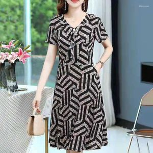 Party Dresses 2024 Summer Fashion Print V-Neck Panel Ruffled Edge Oversized Waist Wrapped Middle And Old Age Women's Temperament Long Dress