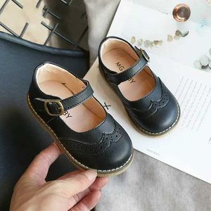 Flat Shoes New Grils läderskor Casual Girls Autumn Winter Kids Pu Show White Childrens Black Pink Size 21-30 Flats H240504