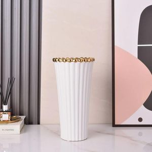 Vasi White Simple MODERNI MODERNI MODERA Ceramica Ornamenti oro in oro nero Decorazione Electroplated Crown Home Flower Vase