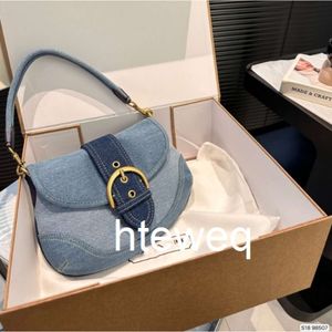 Denim Soho axelväskor för kvinnor kvinnors subaxillär väska design avancerad textur armhåle handväskor purses halvmåne sadel
