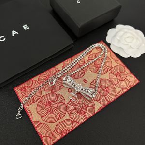 Boutique 925 Colar de colar prateado Designer de marca de nova colar de pingente de alta qualidade em forma de arco colar de jóias de diamante de alta qualidade com festa de aniversário da caixa