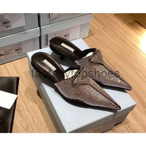 Praddas Pada Prax Prd Sandals Shoes العلامة التجارية غير الرسمية للسيدات الجديدة الفاخرة الكاملة الماس الماس المدببة بكعب رفيع النعال الثلاثية الثلاثي بوكلي باوتو