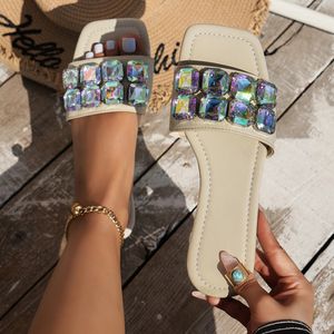 Large Crystal Womens Sandálias de verão 2024 Sapatos planos Praça de praia Slippers feminino plus tamanho 43 sandálias macias não imprimidas Produto 240426