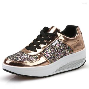 Sapatos casuais tênis de tênis de cunhas confortáveis lantejoulas de badminton moda esportiva feminina andando fitness andando