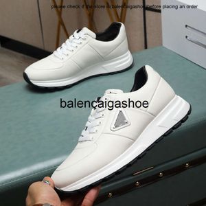 Pradshoes Prax Design Mens Proads أحذية 01 أحذية رياضية rennylon مصبوبة بالجلد شبكة رجالي التزلج على الجليد المشي عداء غير رسمي مدرب رياضي في الهواء الطلق