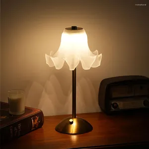 Tischlampen Nordische Atmosphäre Schreibtisch Licht USB wiederaufladbar schrittlose dimmende französische ländliche LED -Blume Touch Control für Heimschlafzimmer