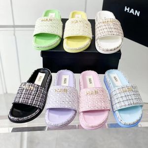 2024 New Crochet Sandal Womens Slide Brand Luxury Shoes Summer 10A الجودة الرملية الرملية الرجال غير الرسميين من الجلد المشمسة مسطحة مصمم بغل مسطح.