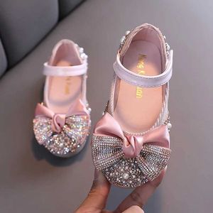 Flat shoes New Children Leather Shoes Rhinestone Bow Princess Girls Party Dance Baby Student Flats Kids Performance D785 H240504