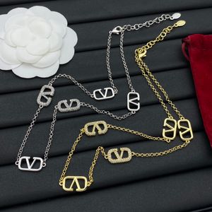 Fashion Brand Necklace Classic Designer Letter Necklace 18K Gold Plated Choker Chain Pendant Crystal Jewelry Party Engagement Designer Jewelry with Box Gift