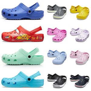 Sandálias de fivela de atacado famosas designers famosas mulheres homens garotos clássicos de praia slides slides plataforma impermeável preto branco rosa azul pães marrons vermelhos sandale