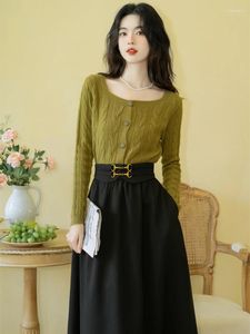 Arbetsklänningar vinter vintage två stycken set kvinnor grön fyrkantig hals tröja svart midi elegant kjol kostymer kvinnlig modedesigner 2024