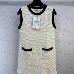 Designer Frauen lässig Kleid früh Frühling neuer eleganter und eleganter Stil Promi -Kontrastfarbe Tasche Runde Nackenpullover Strickrock