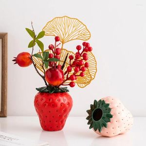 Vaser Creative Strawberry Shape Ceramic Vase Ornaments Living Room El Desktop Flower Arrangemang Container Bröllopsdekorationer