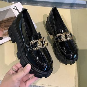 Women Spring Black Platform Flats Shoe Loafers Slip on Boat Shoes Metal Chain Designer Casual Leather Oxfords 240420
