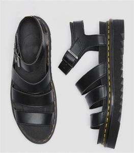 Lyxdesigner Gladiator Sandaler Kvinnor Black Summer Causal Shoes Bekväm äkta läderspänneplattform Sandaler Size3827393