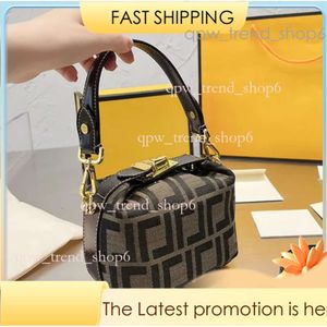 Baguette Fashion Tote Women 2023 Bag Designer Bags Crossbody Handbags Classic Shoulder Handbag Wallet Flap Famous Purse Canvas Totes Gift S S 811