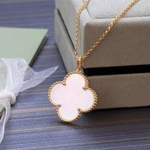 Designer hot selling double-sided shell 18K gold four-leaf clover necklace pendant women's titanium steel all-match necklace