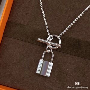 Серебряное колье дизайнер для женщин 2024 бренд модный шарм алмаз для мужчин для мужчин Золото -дизайнер