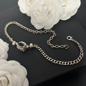 18k guldpläterad mässing halsband mode kvinnliga designer dubbel bokstav halsband choker koppar hänge kedja kristall imitation pärla bröllop smycken tillbehör