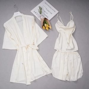 Pijama de três peças Conjunto de roupas de seda artificial WEDRILHA KIMONO KAMI TOP E SHORTS SET SUSPENDER SEXY PAJAMAS PAJAMAS DE PAJAMAS 240425