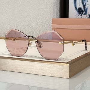 Ladies Sonnenbrille für den Sommer beliebter 55xs Designer Stilvoller Outdoor-Modestil CR39 Anti-Ultraviolett Retro Platte Metall Cateye Frameless Brille Zufällige Box