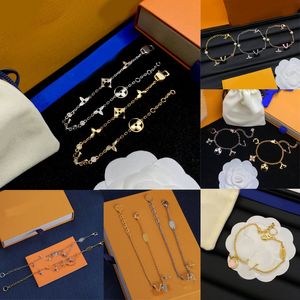Luxury Designer Clover Flower Bracelets For Woman Classic Crystal Star Letter Charm Bracelet Chain Bracelet 18K Gold 925 Silver Plated Bangle Party Fashion Jewelry