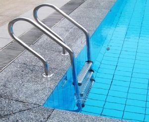 Aço inoxidável de 48 polegadas 3 etapas Equipamento de piscina incrúhrea Anti Skid4157344