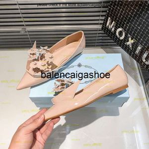 Pradshoes Origami Black Beige Prades Pompe nude di fiore Sandalo Scapparne Punta Punta Flat in pelle Bassa Ballo Berlote Ballerina Slipon Donne Triangolo Luxuria Desi