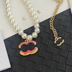 Designers boutique 18k guldpläterad halsband fashionabla charmiga högkvalitativa kvinnors halsband högkvalitativa smycken halsband med lådor utsökta gåvor